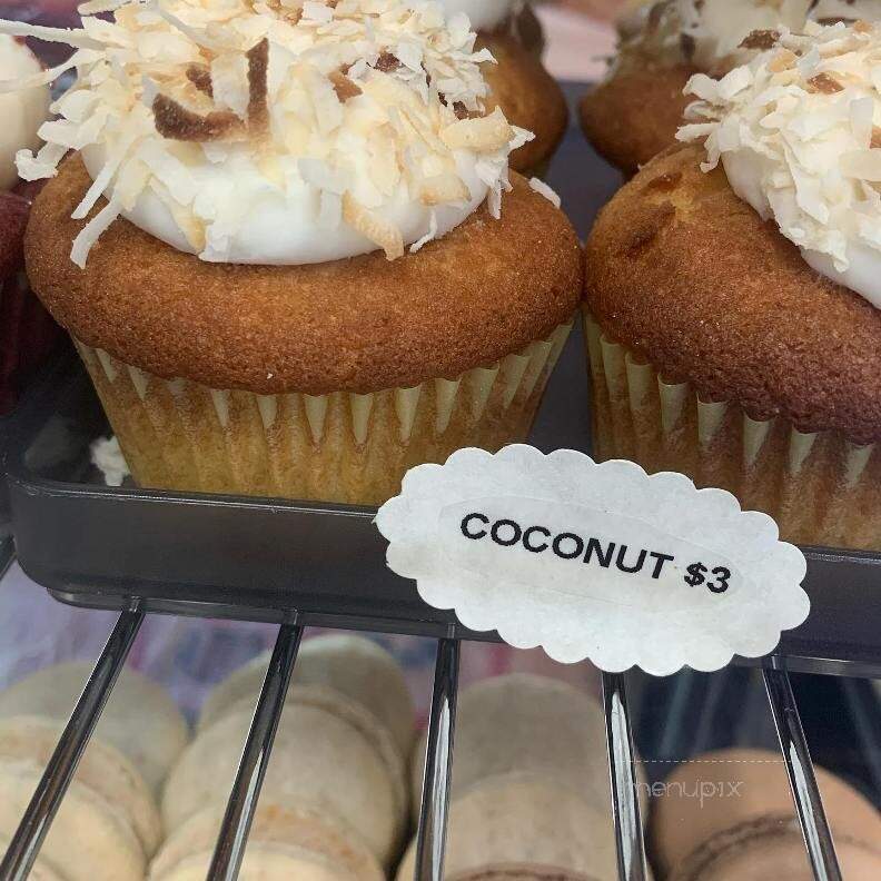 Ugly Cupcakes & More - Waipahu, HI