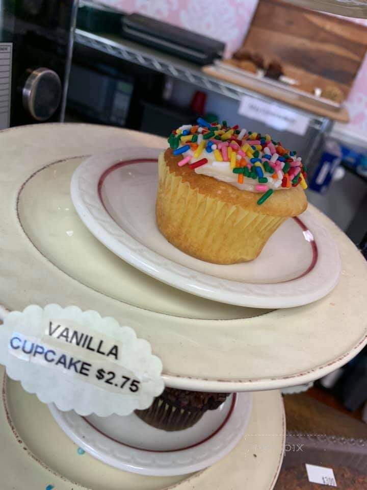 Ugly Cupcakes & More - Waipahu, HI