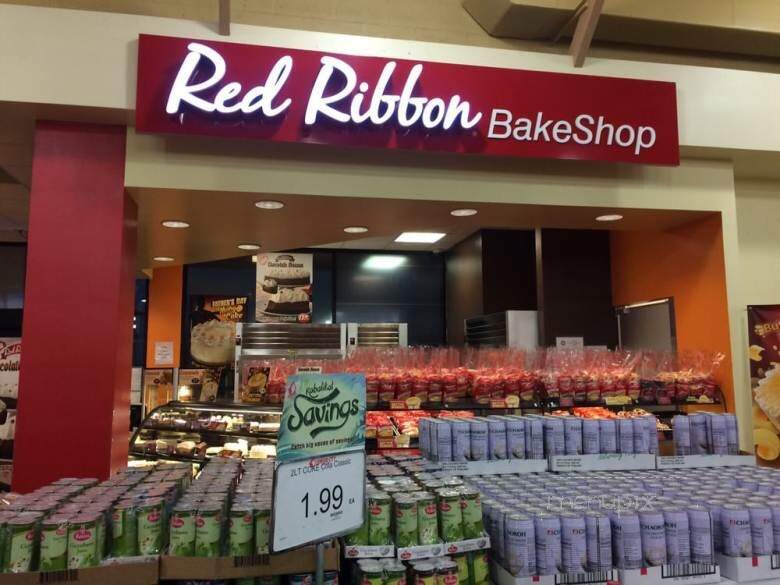 Red Ribbon Bakeshop - Waipahu, HI